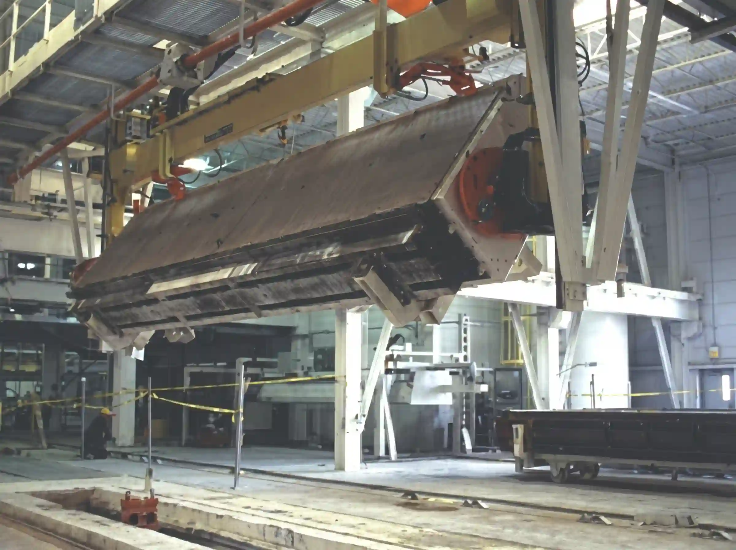 Detailed mold tilting crane operation